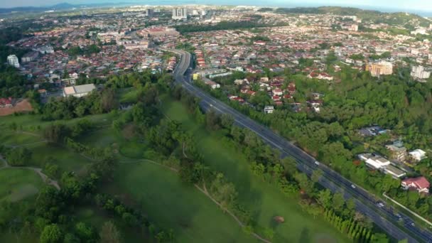 Letecké Drone Záběry Pohled Uvedení Zelené Krásné Trávníku Golfové Hřiště — Stock video