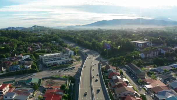 Drone Footage Voiture Déplaçant Sur Centre Ville Kota Kinabalu Sabah — Video