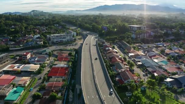 Drone Footage Voiture Déplaçant Sur Centre Ville Kota Kinabalu Sabah — Video