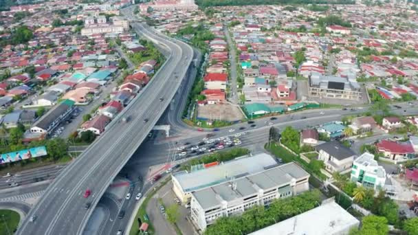 Drone Footage Voiture Déplaçant Sur Centre Ville Kota Kinabalu Sabah — Video
