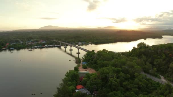 Airalフッテージの美しい調和のとれた日の出の色Gayang Tuaran Sabah Malaysia — ストック動画