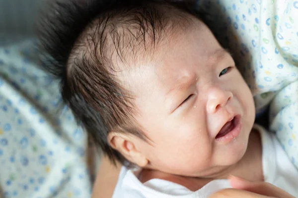 Bebé Recién Nacido Niña Asiática En El Hospital Fotos, retratos, imágenes y  fotografía de archivo libres de derecho. Image 22703495