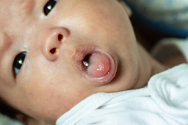 Κοντινό Πλάνο Της Ασίας Κινεζική Νεογέννητο Στόμα Του Μωρού — Φωτογραφία Αρχείου
