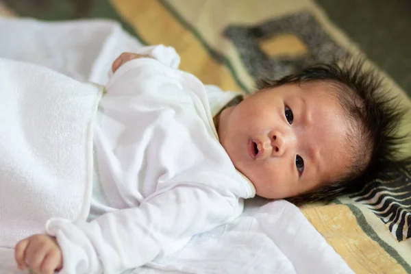 Asia Chineză Copil Nou Născut Pat Familie Nouă Copil Concept — Fotografie, imagine de stoc