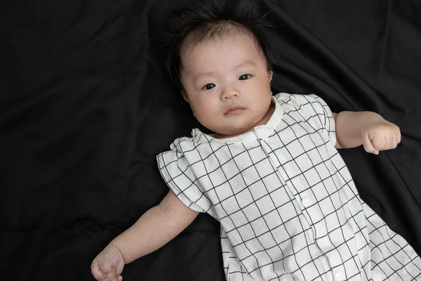 Ritratto Immagine Tre Mesi Asiatico Carino Piccolo Bambino Isolato Nero — Foto Stock