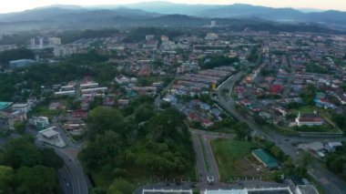 Sabahın erken saatlerinde Kota Kinabalu City View 'in Kota Kinabalu, Sabah, Malezya' daki hava aracı görüntüleri.