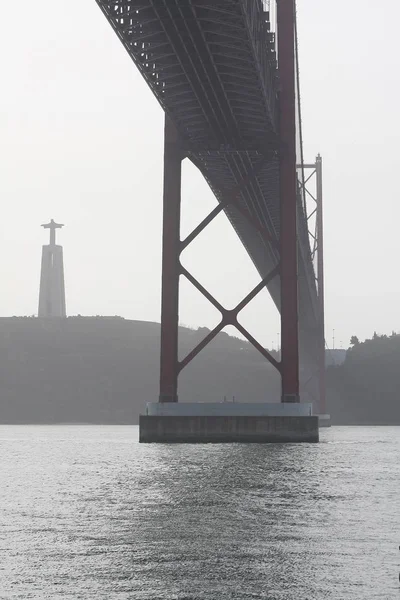 25 de Abril Köprüsü - Tagus Nehri - Lizbon - Portekiz