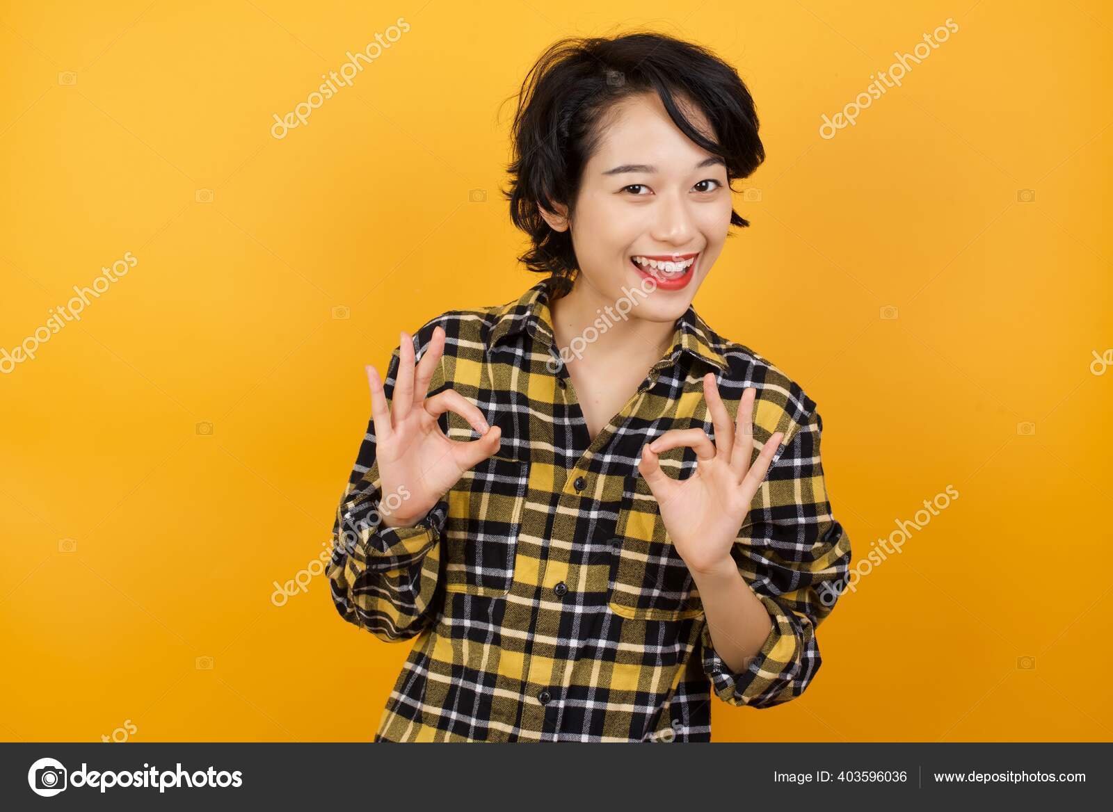 冷却一切都很完美年轻美丽女子的画像举止端庄面带微笑令人心满意足 图库照片 C Roquillo 冷却一切都很完美年轻美丽女子的画像举止端庄面带微笑令人心满意足 图库照片 C Roquillo