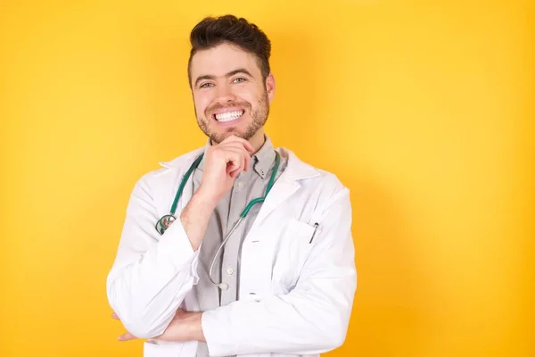 Optimistic Caucasian Doctor Man Keeps Hands Partly Crossed Hand Chin — Stock Photo, Image