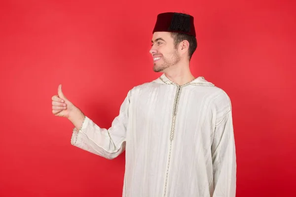 Schöner Junger Mann Mit Traditionellem Türkischem Hut Fez Der Stolz — Stockfoto