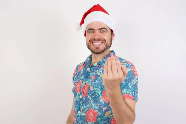 Noel Baba Şapkalı Genç Adam Bizimle Gelmek Için Davet Ediyor — Stok fotoğraf