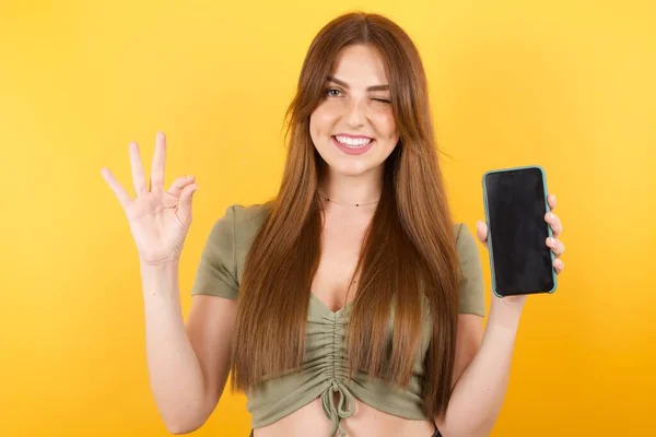 Beautiful Young Woman Posing Yellow Studio Background — Stock Photo, Image