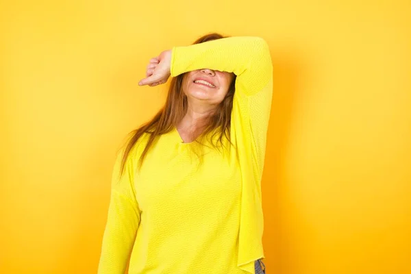 Beautiful Mature Woman Covering Eyes Arm Smiling Cheerful Funny Blind — Stock Photo, Image
