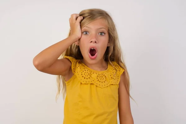 Cute Little Girl Shocked Expression Expresses Great Amazement Puzzled Man — Stock Photo, Image