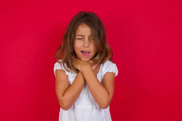 Little Caucasian Girl Shouting Suffocate Because Painful Strangle Health Problem — Stock Photo, Image