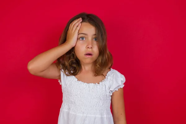 Little Caucasian Girl Beautiful Blue Eyes Shocked Expression Expresses Great — Stock Photo, Image