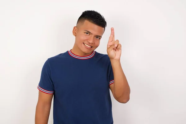Bonito Jovem Mostrando Com Dedos Número Dez Chinês Língua Sinais — Fotografia de Stock