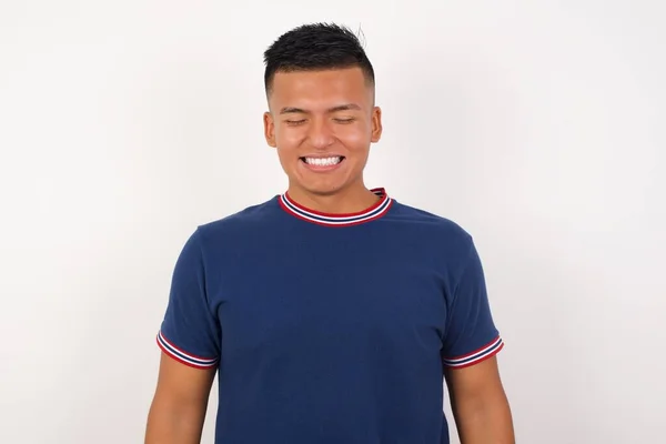 Joven Hombre Guapo Muy Feliz Emocionado Por Los Nuevos Planes —  Fotos de Stock