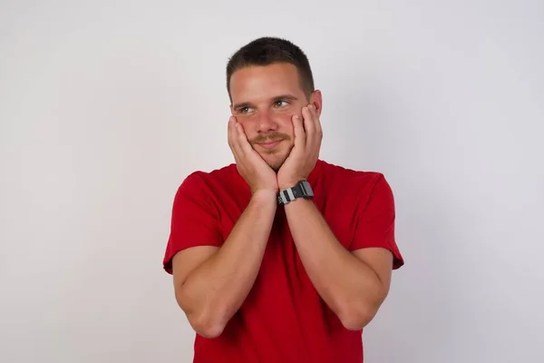 Homem Com Mãos Nas Bochechas Expressão Facial — Fotografia de Stock