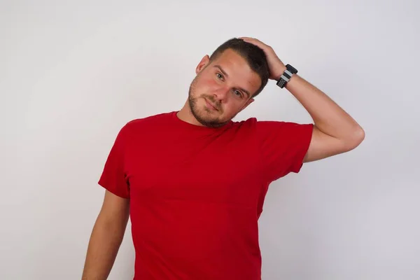 Hombre Sosteniendo Mano Sobre Cabeza Inseguro Duda Concepto Pensativo —  Fotos de Stock