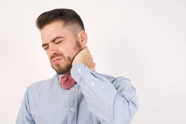 Man Heeft Last Van Nekpijn Raakt Nek Met Hand Spierpijn — Stockfoto