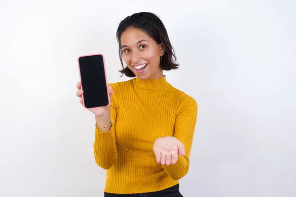 Hermosa Joven Con Móvil Presentar Smartphone —  Fotos de Stock