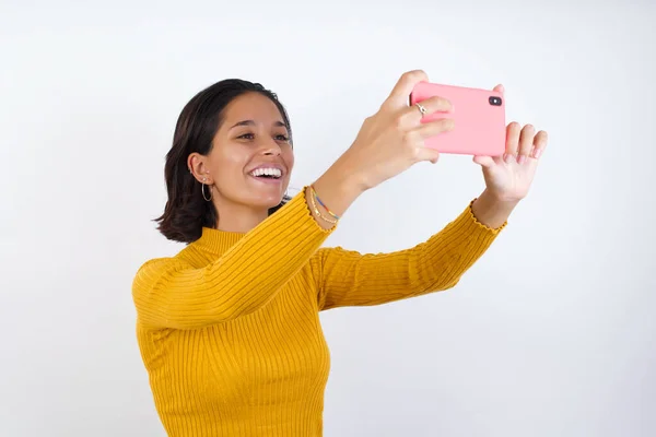 Modelo Tomar Una Selfie Para Publicarlo Las Redes Sociales Tener — Foto de Stock