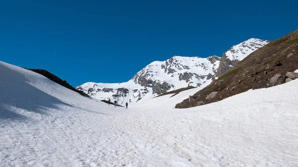 Ski Alpiniste Randonnée Sur Piste Enneigée Vers Sommet Montagne Concept — Photo