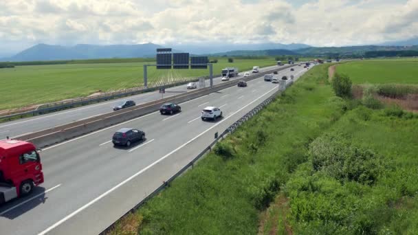 Turín Italia Mayo 2018 Automóviles Camiones Corriendo Por Autopista Múltiples — Vídeo de stock