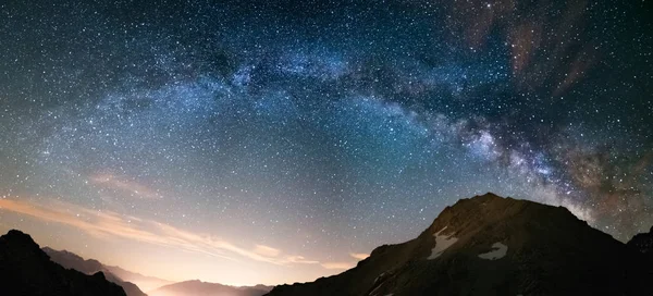 Milky Way Αψίδα Και Ξάστερο Ουρανό Στις Άλπεις Πανοραμική Θέα — Φωτογραφία Αρχείου