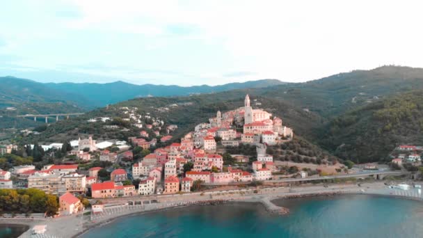 Aéreo Voando Redor Cervo Cidade Medieval Costa Mediterrânea Ligúria Riviera — Vídeo de Stock