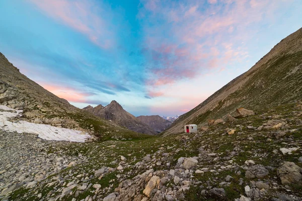 Alpi All Alba Cielo Colorato Maestose Cime Valli Drammatiche Montagne — Foto Stock