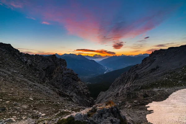 Alpen Bij Zonsopgang Kleurrijke Lucht Majestueuze Toppen Dramatische Valleien Rocky — Stockfoto