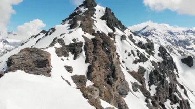 Hava: yakın uçan yüksek dağ tepe karlı dağ silsilesi, Mont Cenis, Fransa İtalya sınır ortaya çıkarır.