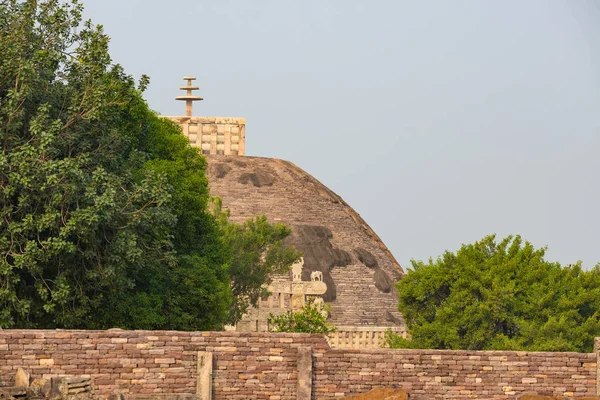 サーンチー仏塔 建物は 古代の仏教宗教ミステリー 彫刻のある石 マディヤ プラデーシュ州 インドでの旅行先 — ストック写真