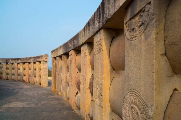 サーンチー仏塔 建物は 古代の仏教宗教ミステリー 彫刻のある石 マディヤ プラデーシュ州 インドでの旅行先 — ストック写真