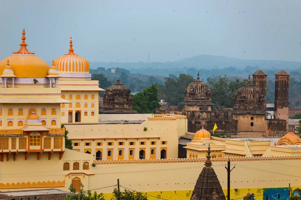 Orchha Panorama Kýčovité Žluté Ram Raja Chrám Také Hláskoval Orcha — Stock fotografie