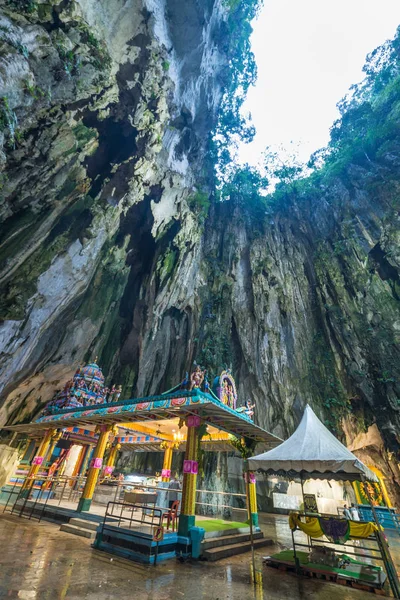 吉隆坡 马来西亚 风景秀丽的室内石灰岩洞穴 装饰着寺庙和印度教圣地 东南亚旅游目的地 — 图库照片