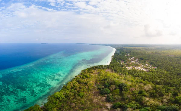 Vista Aerea Spiaggia Tropicale Isola Barriera Corallina Mare Caraibico Indonesia — Foto Stock