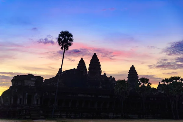 Angkor Wat Cielo Dramático Amanecer Silueta Fachada Principal Templo Fama — Foto de Stock