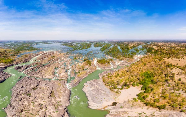 老挝4000个岛屿湄公河 李皮瀑布 东南亚著名旅游目的地背包客的空中全景 — 图库照片