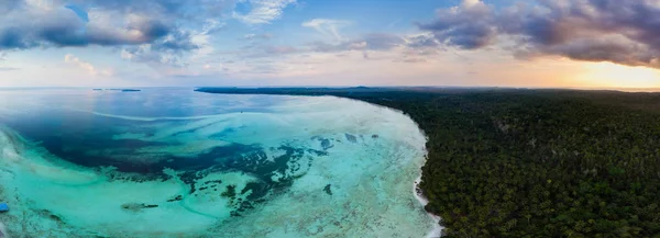 Vista Aérea Tropical Playa Isla Arrecife Caribe Mar Cielo Dramático — Foto de Stock