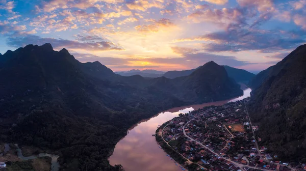 Hedef Güney Doğu Asya Hava Panoramik Nam Nehir Nong Khiaw — Stok fotoğraf