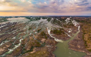 Mekong Nehri Laos, Li Phi şelaleler, ünlü seyahat hedef backpacker Güney Doğu Asya'da Hava panoramik 4000 Adaları