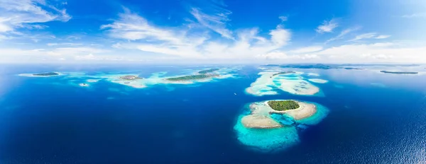 Luftaufnahme Banyak-Inseln sumatra tropischen Archipels Indonesien, Aceh, Korallenriff weißen Sandstrand. Top-Reiseziel, bestes Tauchen Schnorcheln. — Stockfoto
