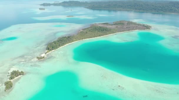 Antenne Flug Über Wüsteninsel Tropischen Strand Karibik Meer Türkisfarbenes Wasser — Stockvideo