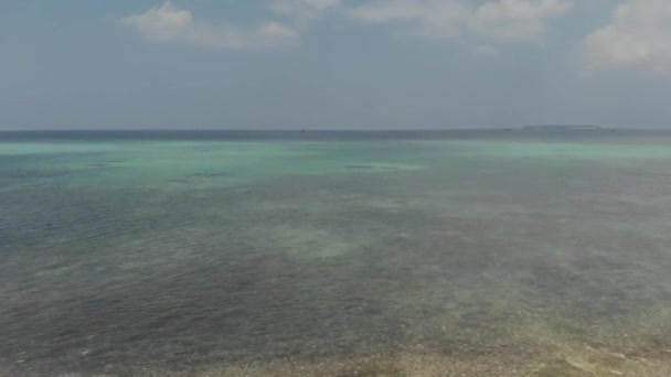 Aéreo Sobrevoando Praia Deserto Praia Branca Tropical Caribe Mar Azul — Vídeo de Stock