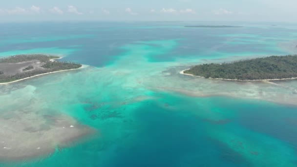 Aérea Volando Sobre Islas Desérticas Arrecife Coral Mar Tropical Caribeño — Vídeo de stock