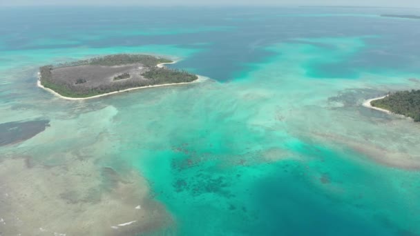 Anteni Issız Adalar Mercan Kayalığı Tropikal Karayip Denizi Turkuaz Mavi — Stok video