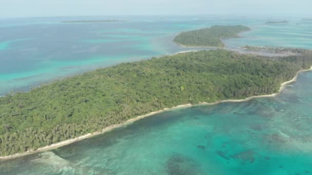 Aérea Volando Sobre Islas Desérticas Arrecife Coral Mar Tropical Caribeño — Vídeo de stock